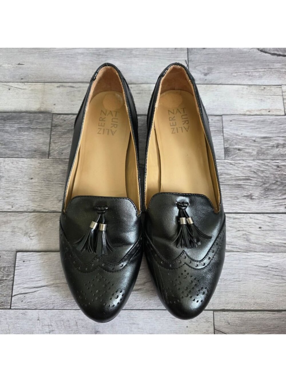 Naturalizer Lorainne Black Tassel Loafers With Perforated Details Womens Size 9M